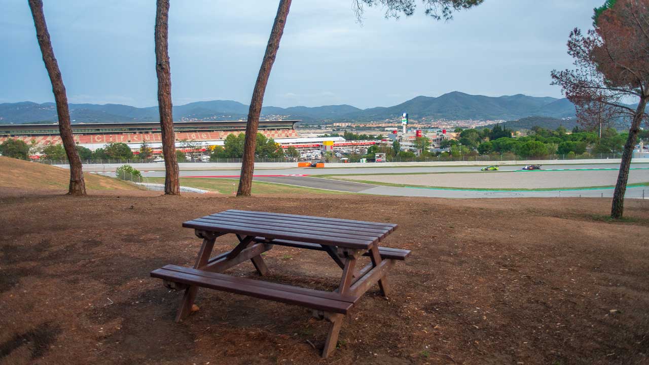 Mesas de pícnic PIK ReBnew en el Circuit de Barcelona-Catalunya