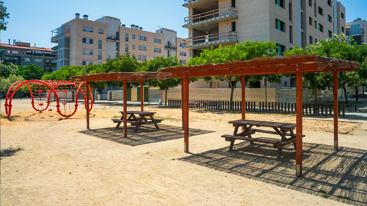 Zona de descanso y parque infantil KLASIK en Vilafranca del Penedès